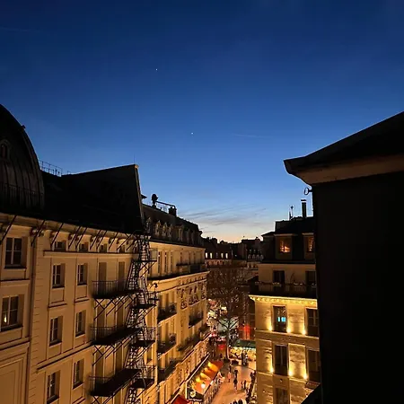Parisian Flat Under The Roofs Appartamento